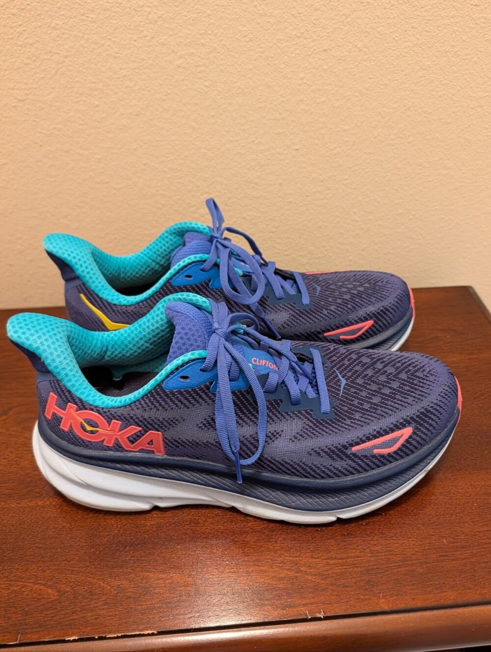 Hoka Clifton 9 Women's running shoes, size 8.5, Blue, Pink